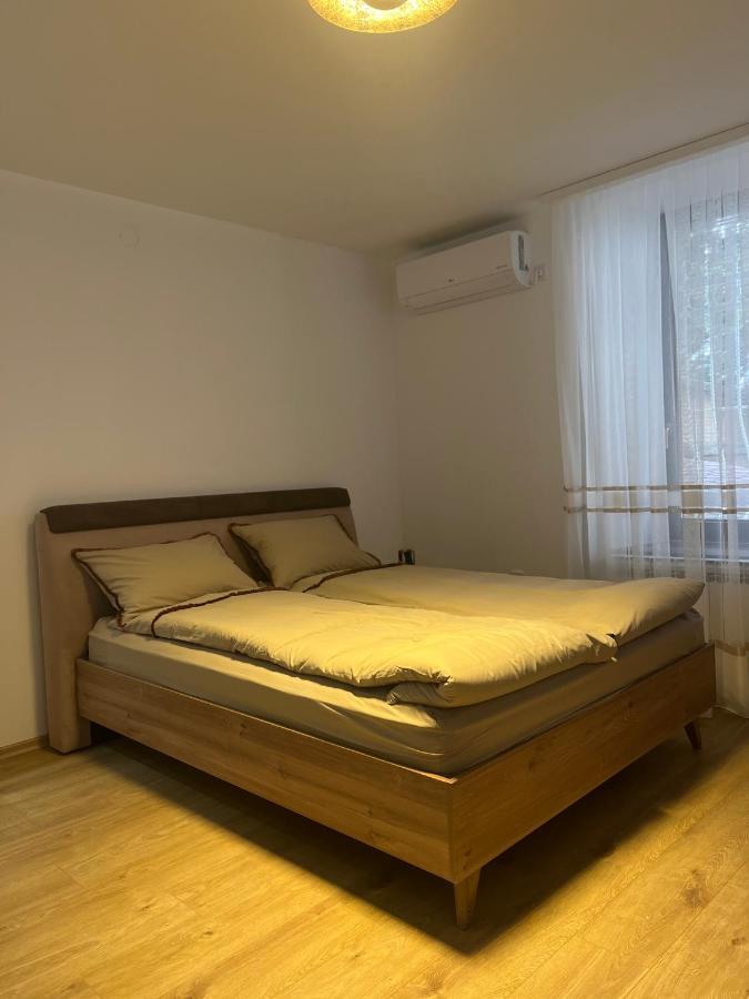 Apartman En ซาราเยโว ภายนอก รูปภาพ