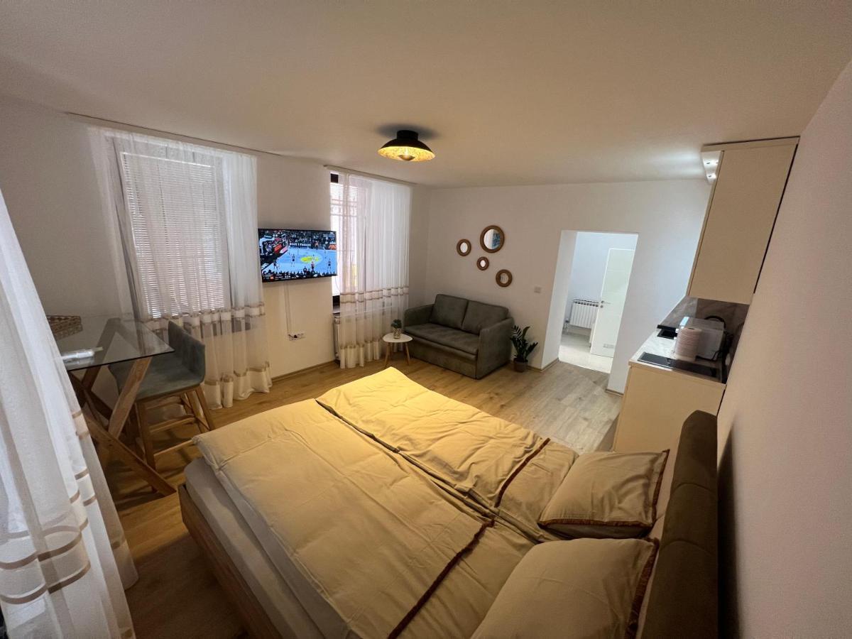 Apartman En ซาราเยโว ภายนอก รูปภาพ
